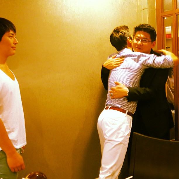 ฮิตจริงจัง! เทรนด์ดารากอด สรยุทธ น่าอิจฉาสุด ๆ