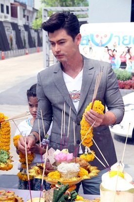 ละครใหม่ ข้าวนอกนา ช่อง 8