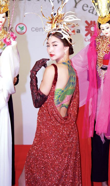 แพนเค้ก กับชุดสีแดงแรงๆเริ่ดๆ