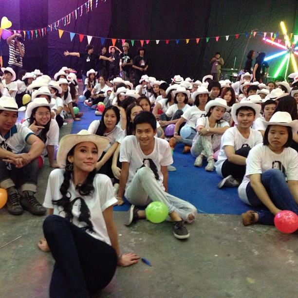 มาแล้ว ! รูปปาร์ตี้ 1 ล้าน Followers By. อั้ม พัชราภา ไชยเชื้อ (บรรกาศแบบงานวัด) อั้ม & แอมป์ หวานติดดินสุดๆ