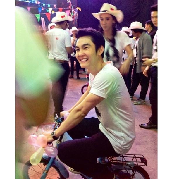 มาแล้ว ! รูปปาร์ตี้ 1 ล้าน Followers By. อั้ม พัชราภา ไชยเชื้อ (บรรกาศแบบงานวัด) อั้ม & แอมป์ หวานติดดินสุดๆ