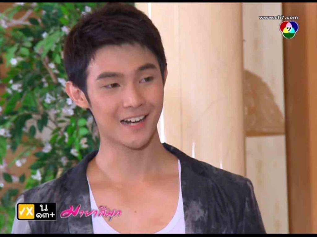 ทำไม่ดูเด็กลง หรืว่าจะบ่แม่นคนเดียวกัน