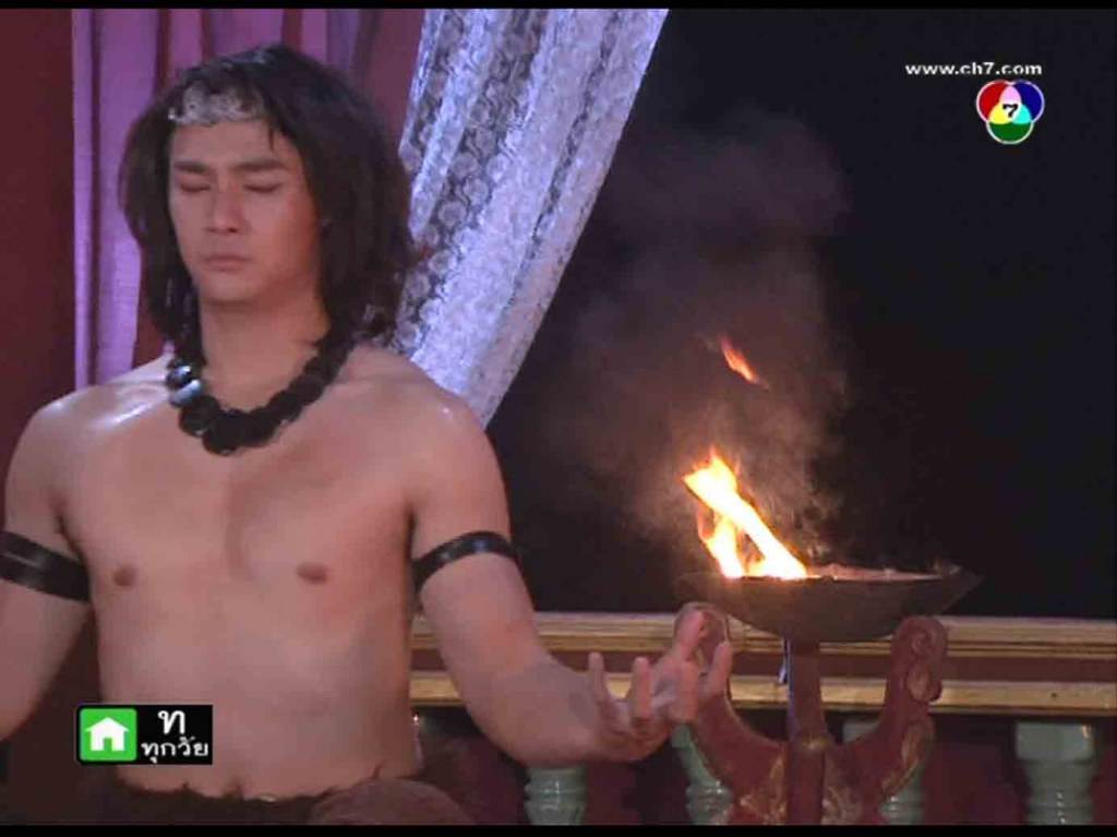 ทำไม่ดูเด็กลง หรืว่าจะบ่แม่นคนเดียวกัน