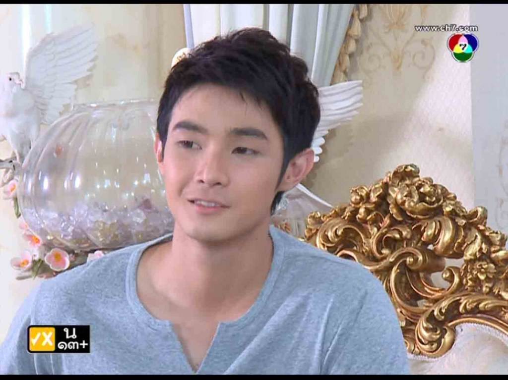 ทำไม่ดูเด็กลง หรืว่าจะบ่แม่นคนเดียวกัน