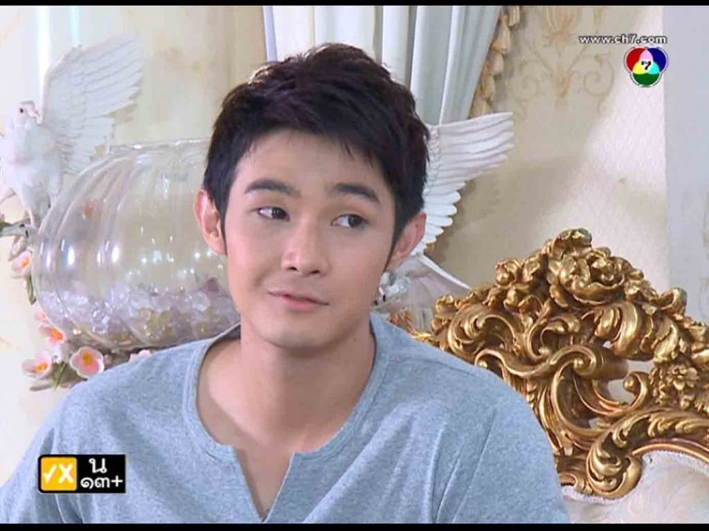 ทำไม่ดูเด็กลง หรืว่าจะบ่แม่นคนเดียวกัน