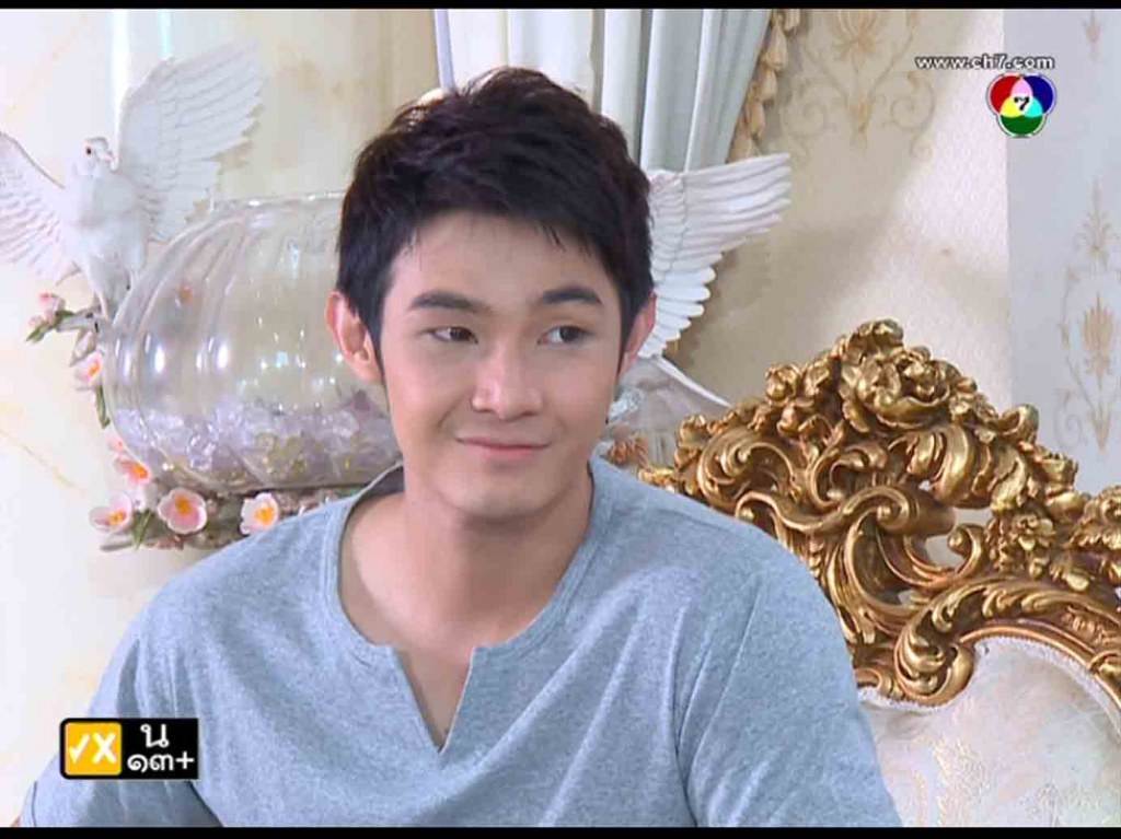 ทำไม่ดูเด็กลง หรืว่าจะบ่แม่นคนเดียวกัน