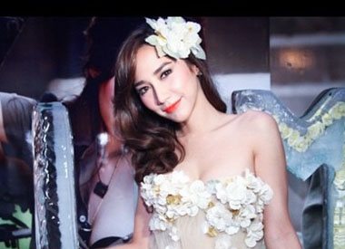 ดาราหน้าใหม่ &ldquo;พอลลี่&rdquo; เซ็นสัญญาซบช่อง 7 ไม่หวั่นมีปัญหา &ldquo;อั้ม พัชราภา&rdquo; เหตุเคยตกเป็นข่าวกิ๊กไฮโซหนุ่ม &ldquo;แอมป์&rdquo;