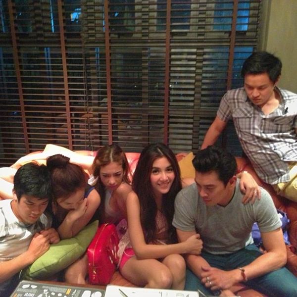 วุ้นเส้น จัดปาร์ตี้วันเกิดกับเพื่อนสาว เฮฮาพร้อมกัน 3 คู่