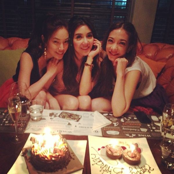 วุ้นเส้น จัดปาร์ตี้วันเกิดกับเพื่อนสาว เฮฮาพร้อมกัน 3 คู่