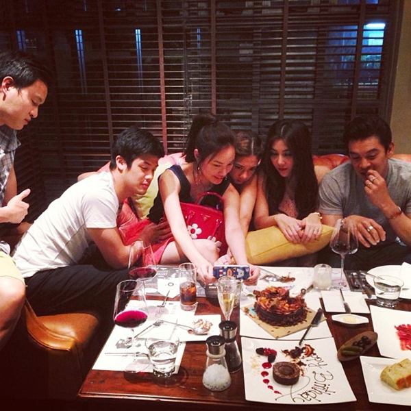 วุ้นเส้น จัดปาร์ตี้วันเกิดกับเพื่อนสาว เฮฮาพร้อมกัน 3 คู่