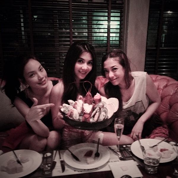 วุ้นเส้น จัดปาร์ตี้วันเกิดกับเพื่อนสาว เฮฮาพร้อมกัน 3 คู่