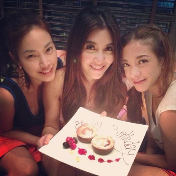 วุ้นเส้น จัดปาร์ตี้วันเกิดกับเพื่อนสาว เฮฮาพร้อมกัน 3 คู่