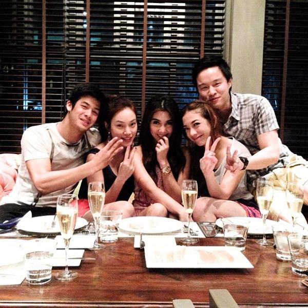 วุ้นเส้น จัดปาร์ตี้วันเกิดกับเพื่อนสาว เฮฮาพร้อมกัน 3 คู่