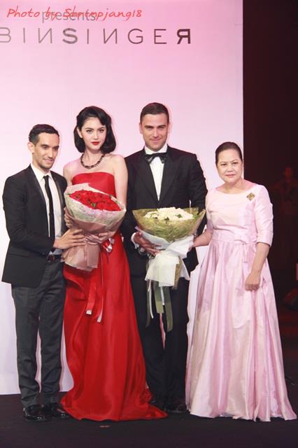 ใหม่ ดาวิกา จากแฟนเพจ