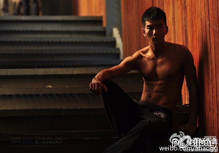 ตี๋หล่อเข้มหุ่นดี