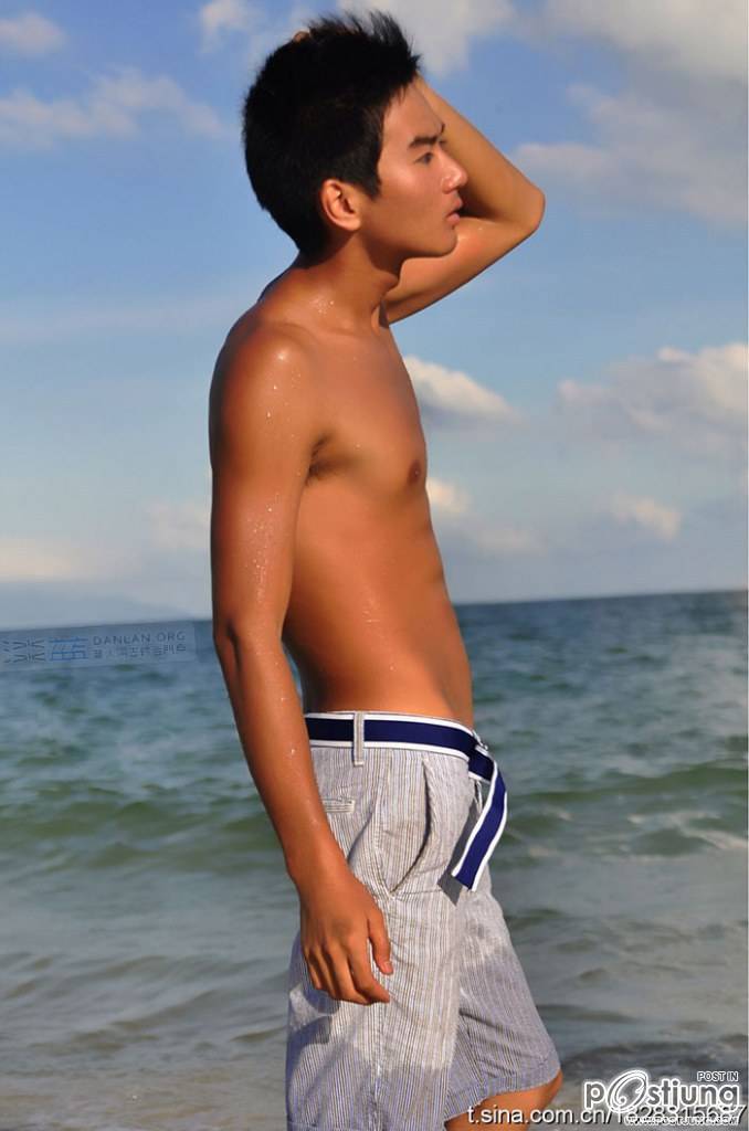 ตี๋หล่อเข้มหุ่นดี