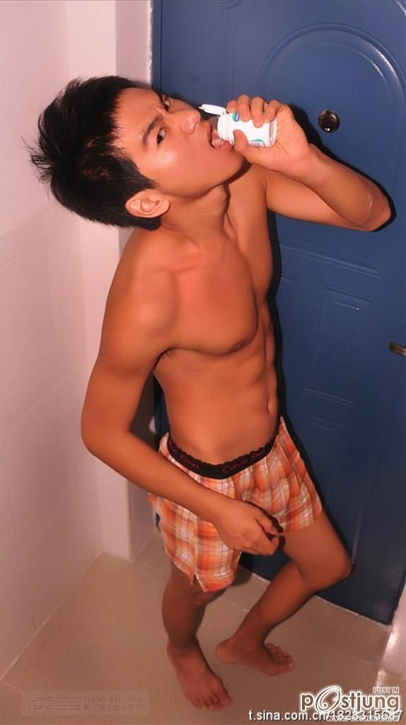 ตี๋หล่อเข้มหุ่นดี