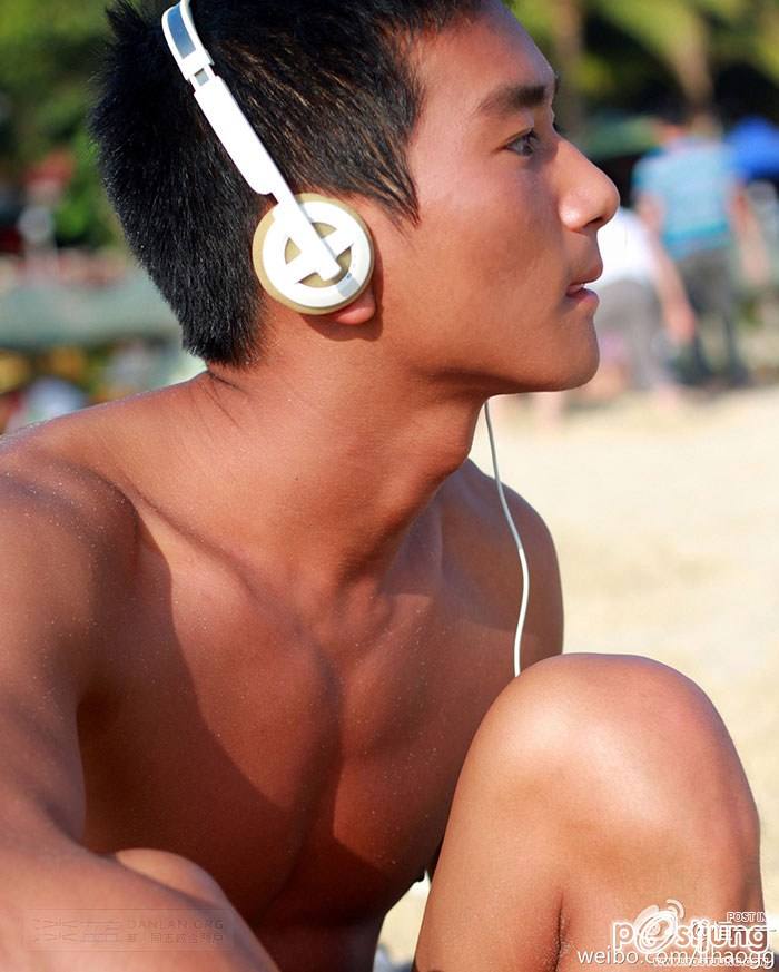 ตี๋หล่อเข้มหุ่นดี