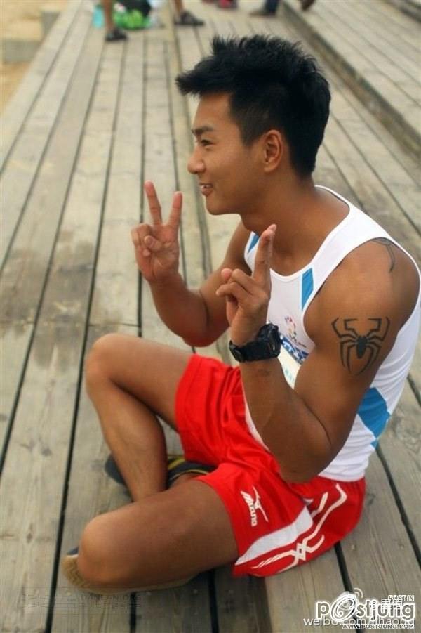 ตี๋หล่อเข้มหุ่นดี