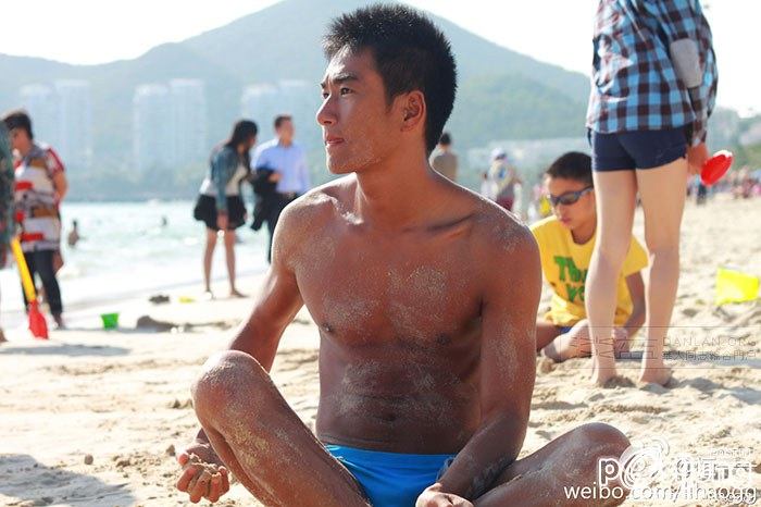 ตี๋หล่อเข้มหุ่นดี