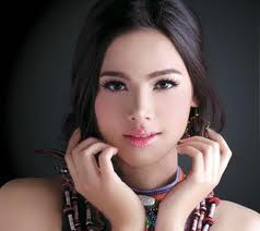 อันดันที่ 8 ญาญ่า อุรัสยา เสปอร์บันด์ โดยมีผู้ติดตามทั้งหมด 516,195 คน
