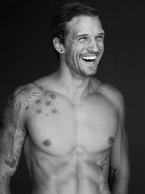 ฝรั่งหนุ่มหล่อหุ่นดี