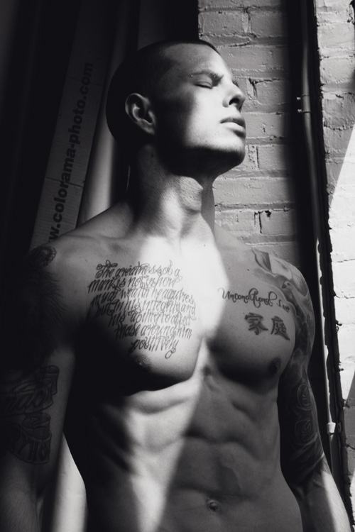 ฝรั่งหนุ่มหล่อหุ่นดี