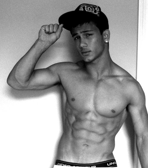 ฝรั่งหนุ่มหล่อหุ่นดี