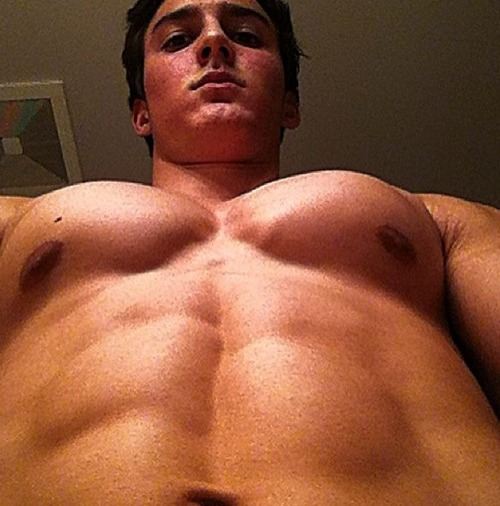 ฝรั่งหนุ่มหล่อหุ่นดี