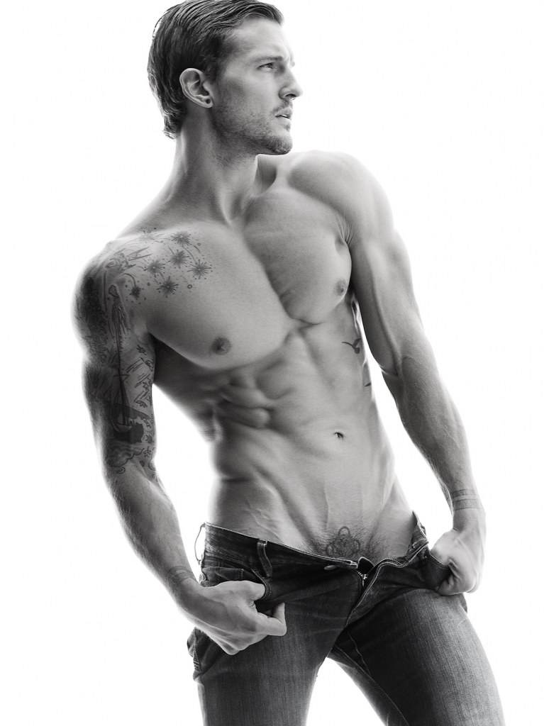 ฝรั่งหนุ่มหล่อหุ่นดี