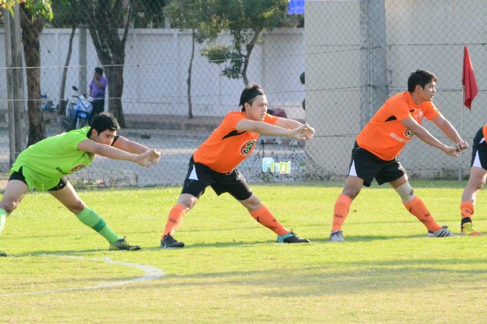 หมาก-ปริญ วอร์มอัพ-ซ้อมบอล 1-4-56