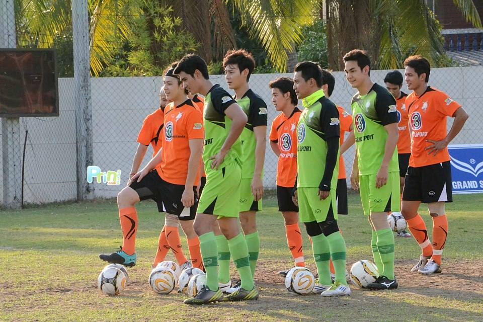หมาก-ปริญ วอร์มอัพ-ซ้อมบอล 1-4-56