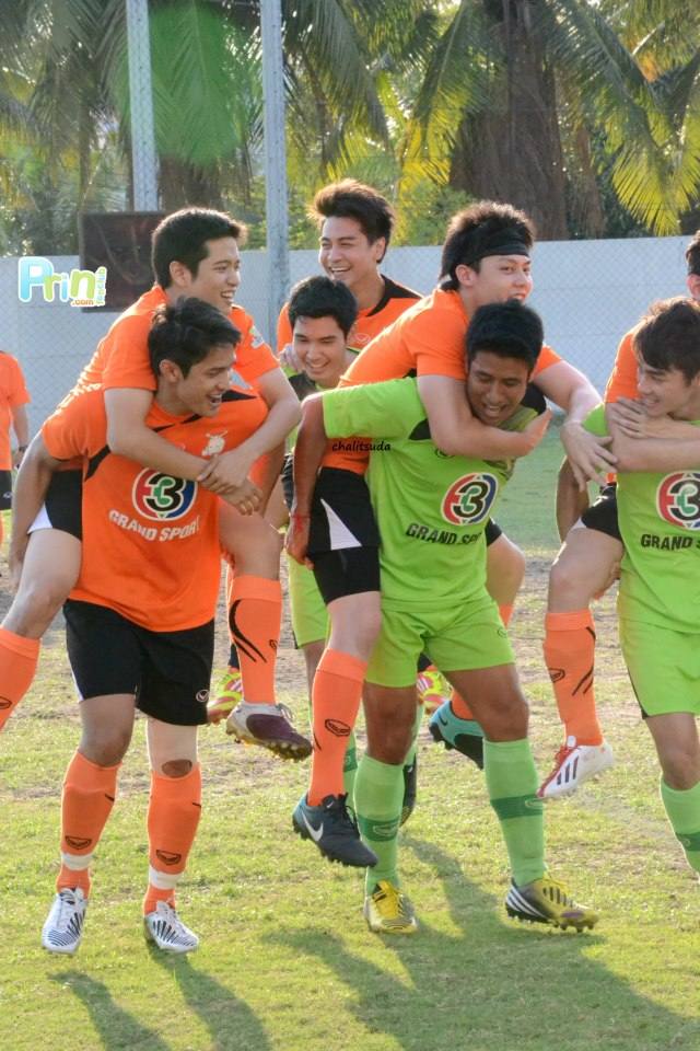 หมาก-ปริญ วอร์มอัพ-ซ้อมบอล 1-4-56