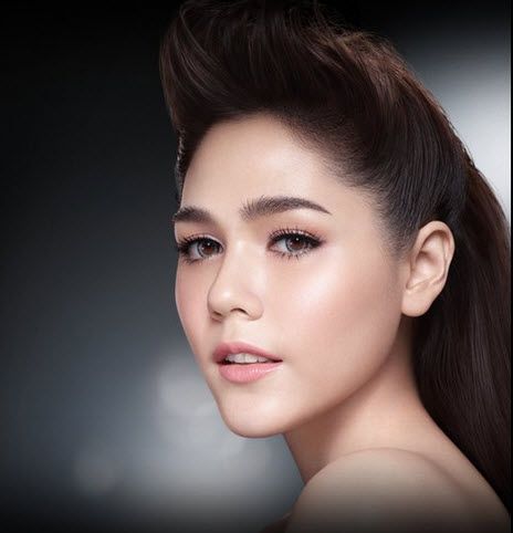 ชมพู่ อารยา Runway Luminous