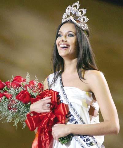 Miss Universe 2002-Oxana Fedorova(ภายหลังถูกปลดออกจากตำแหน่งเนื่องจากไม่สามารถปฏิบัติหน้าที่ได้)