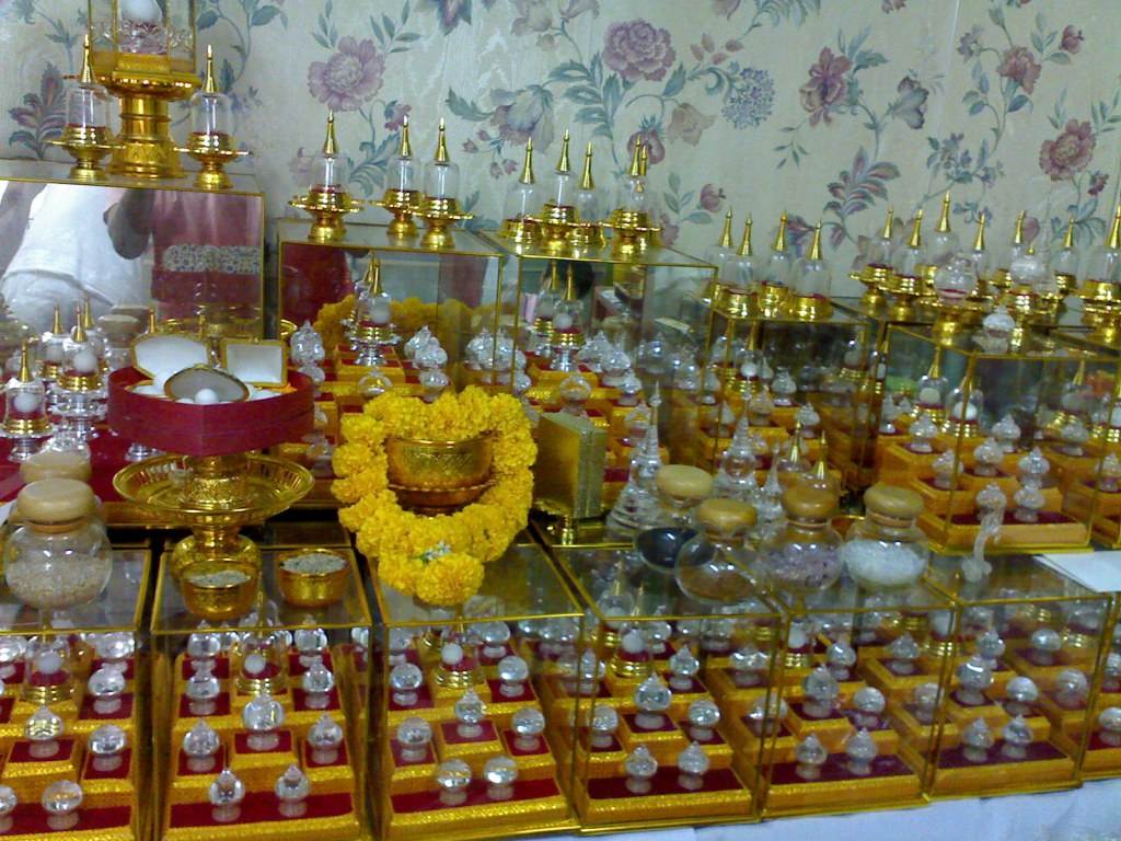 บ้านพรหลวงพ่ออยุธยา พระบรมสารีริกธาตุและพระอรหันตธาตุ