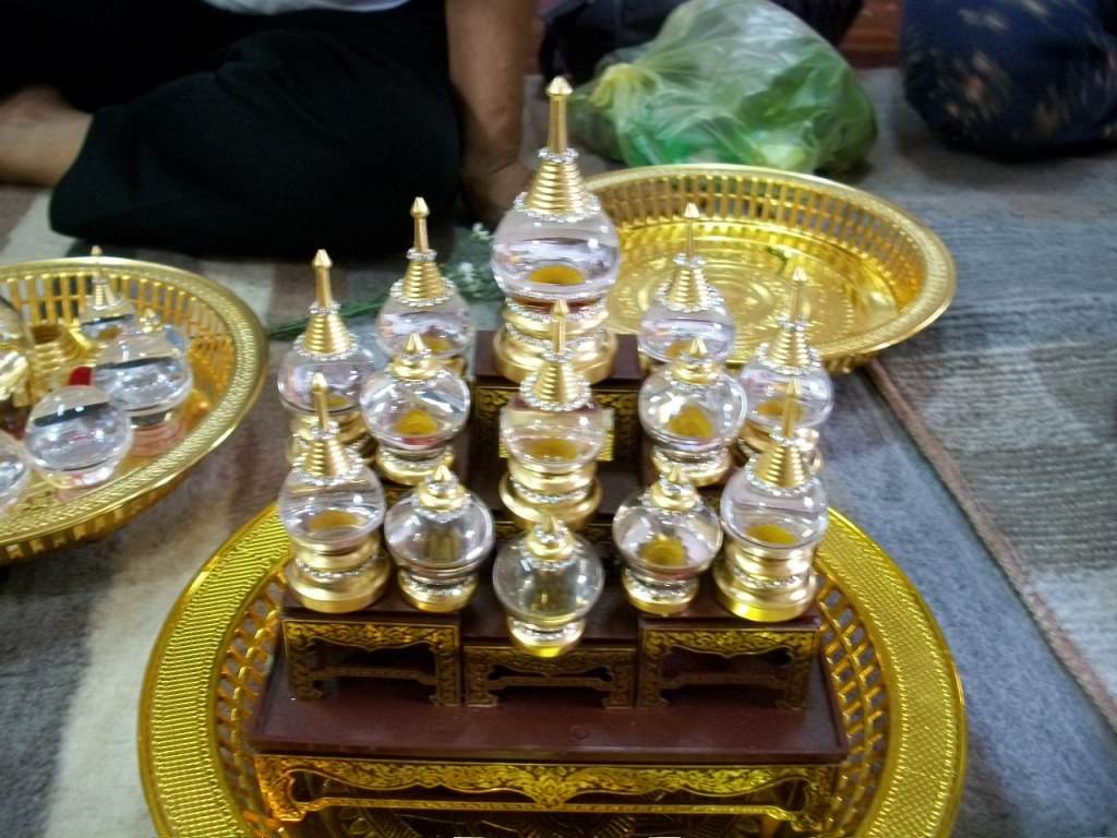 บ้านพรหลวงพ่ออยุธยา พระบรมสารีริกธาตุและพระอรหันตธาตุ