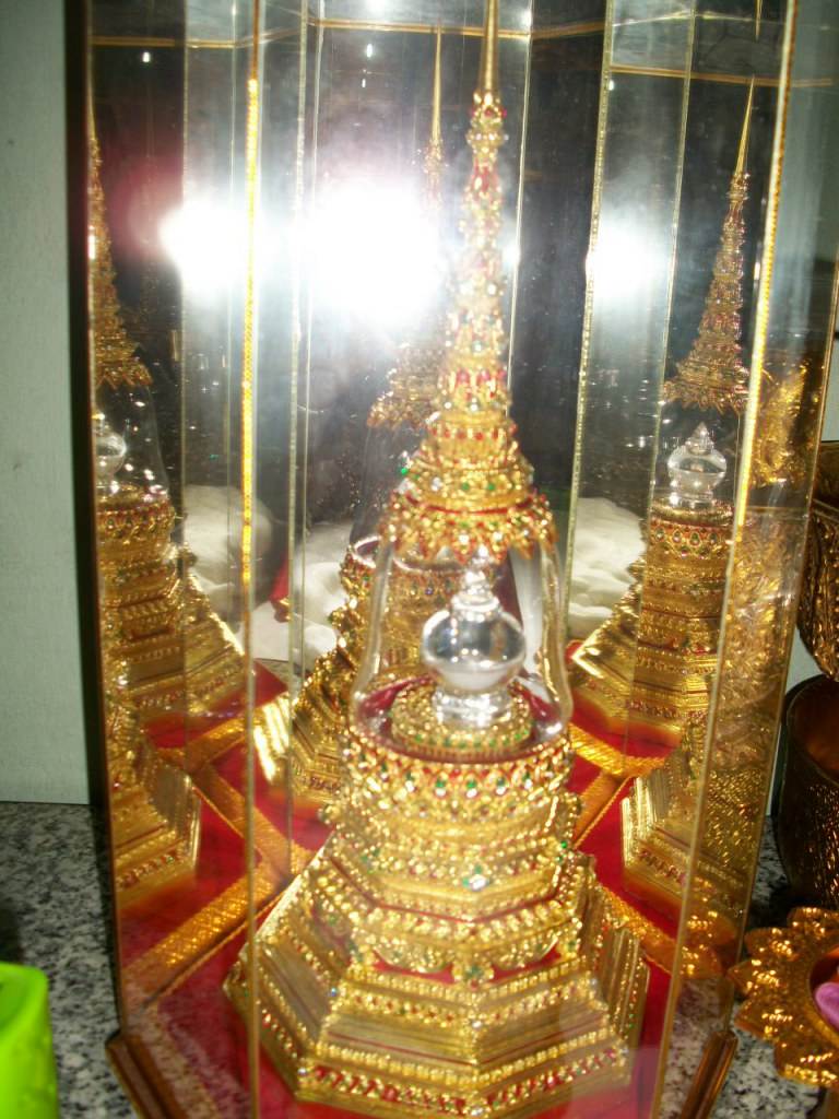 บ้านพรหลวงพ่ออยุธยา พระบรมสารีริกธาตุและพระอรหันตธาตุ