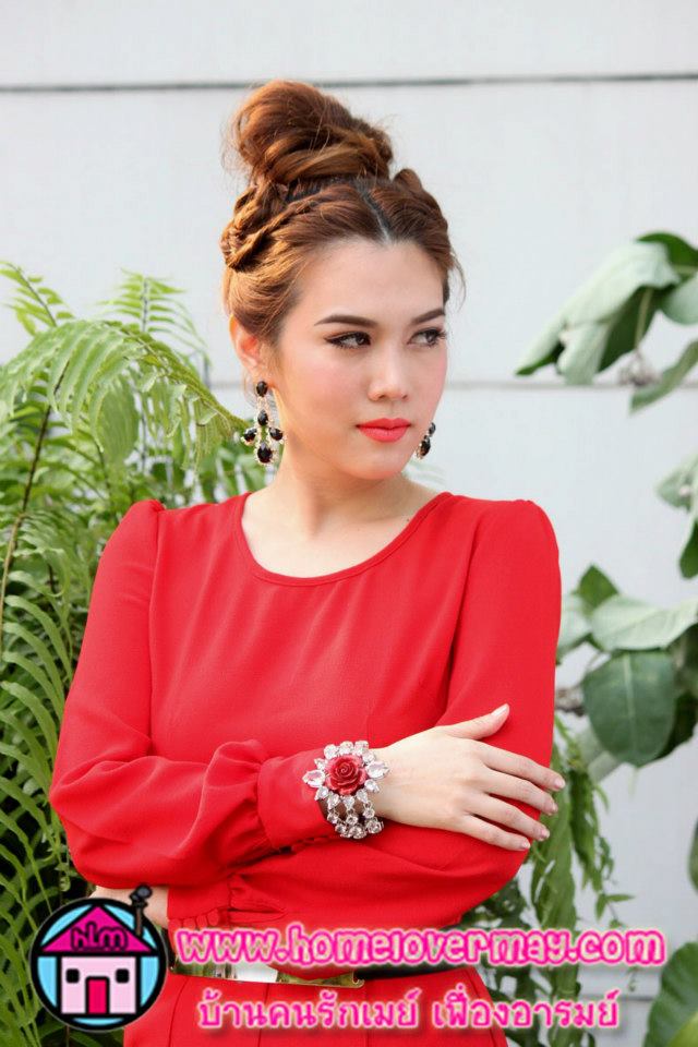 ชุดออกงานเริ่ดๆ เมย์ เฟื่องอารมณ์