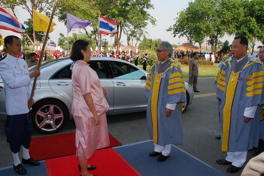 พิธีพระราชทานปริญญาบัตร มหาวิทยาลัยมหาสารคาม ประจำปี 2555