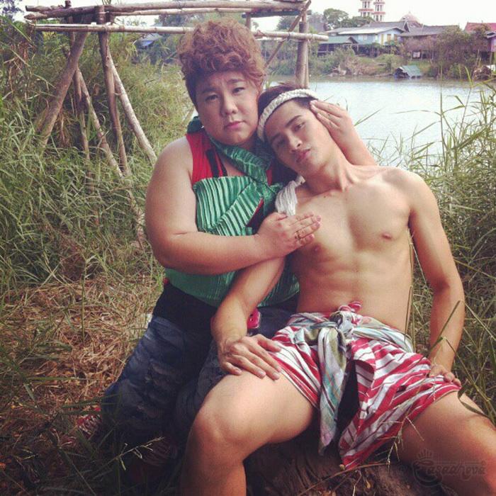 แม่นาง บุ๊คโกะ กับ พ่อหนุ่ม หุ่นล่ำ
