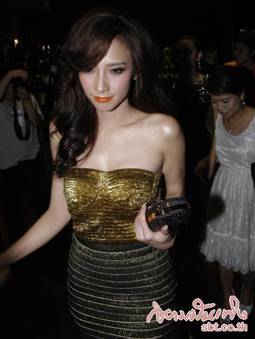 อั้ม พัชราภา : สวย เริ่ด โฉบ เฉี่ยว สมเป็นซุปตาร์เบอร์ 1