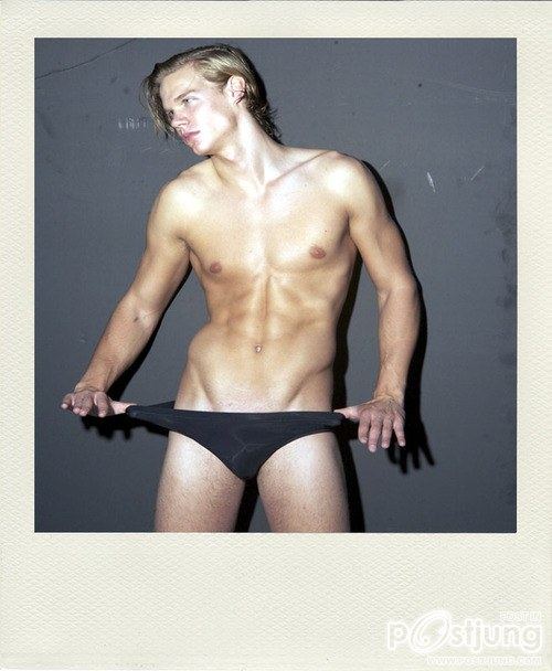 ผู้ชายกับชุดชั้นใน