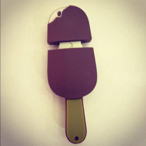 thumb drive รูปแบบเก๋ๆ น่าสะสม