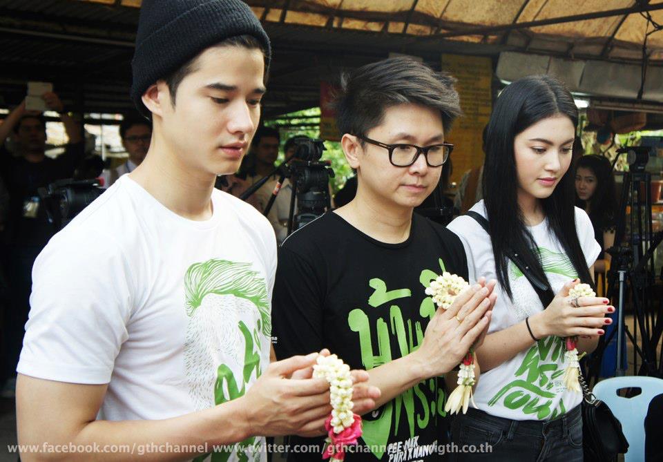 "ใหม่ ดาวิกา" "มาริโอ้ เมาเร่อ" พร้อมผู้กำกับ "โต้ง บรรจง" ไหว้ศาลย่านาค วัดมหาบุศย์
