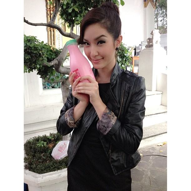 โม มนชนก