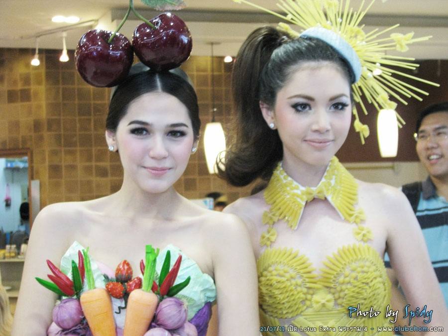 ชมพู่ อารยา และ ใหม่ ดาวิกา ดาราสาวลูกครึ่งสุดฮอต