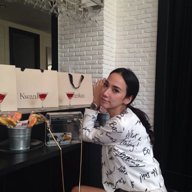 ห่างจากแสงแฟลตไปนานอั้มบอกแสบตาค่ะ..อิอิ