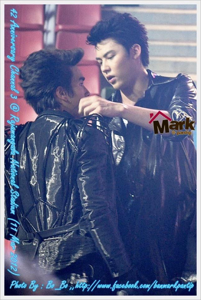 คู่วายของดาราชาย