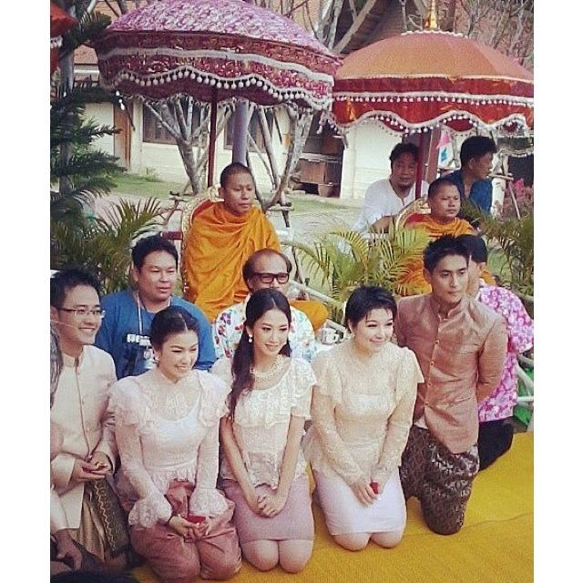 ยุ้ย จีรนันท์ (แม่เนียน)สวยงามในชุดไทยสากล งานบุญสงกรานต์ นำโดยเอก ธันญ์
